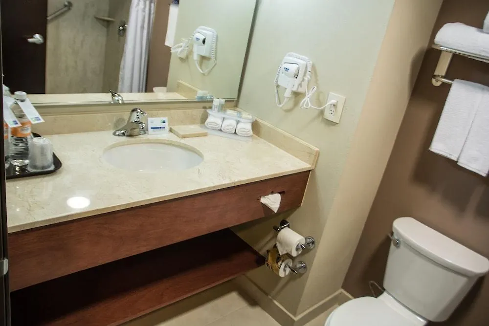 Holiday Inn Express Guadalajara Aeropuerto By Ihg Las Pintas 3*,