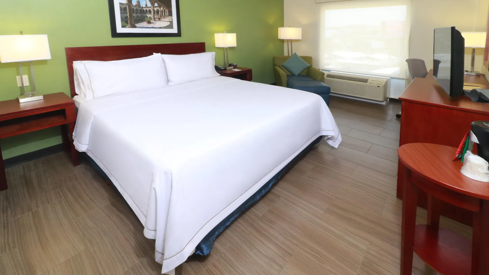 Holiday Inn Express Guadalajara Aeropuerto By Ihg Las Pintas Hotel