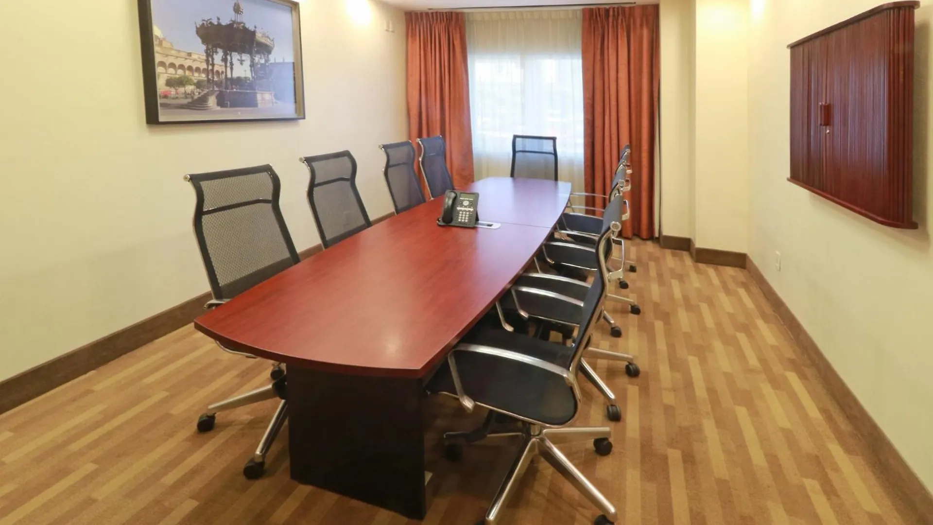Holiday Inn Express Guadalajara Aeropuerto By Ihg Las Pintas