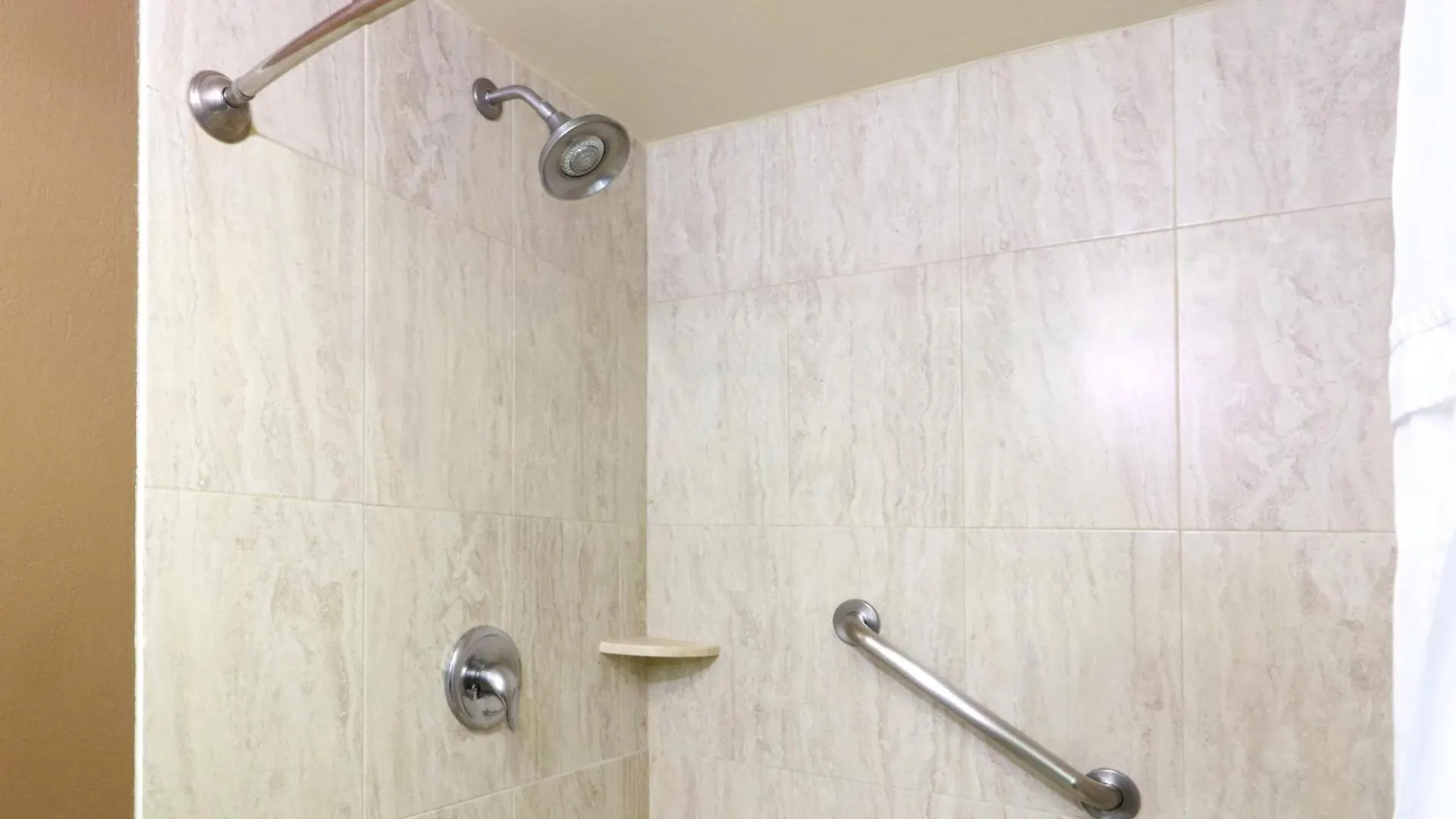 *** Hotel Holiday Inn Express Guadalajara Aeropuerto By Ihg Las Pintas Mexico