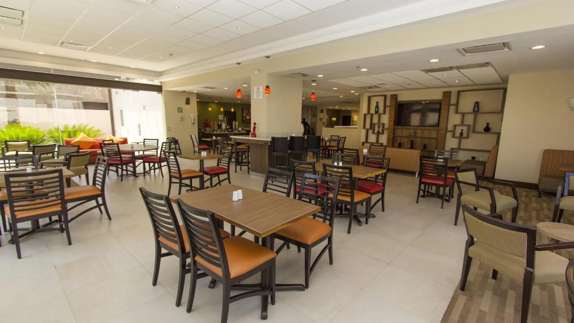 Hotel Holiday Inn Express Guadalajara Aeropuerto By Ihg Las Pintas
