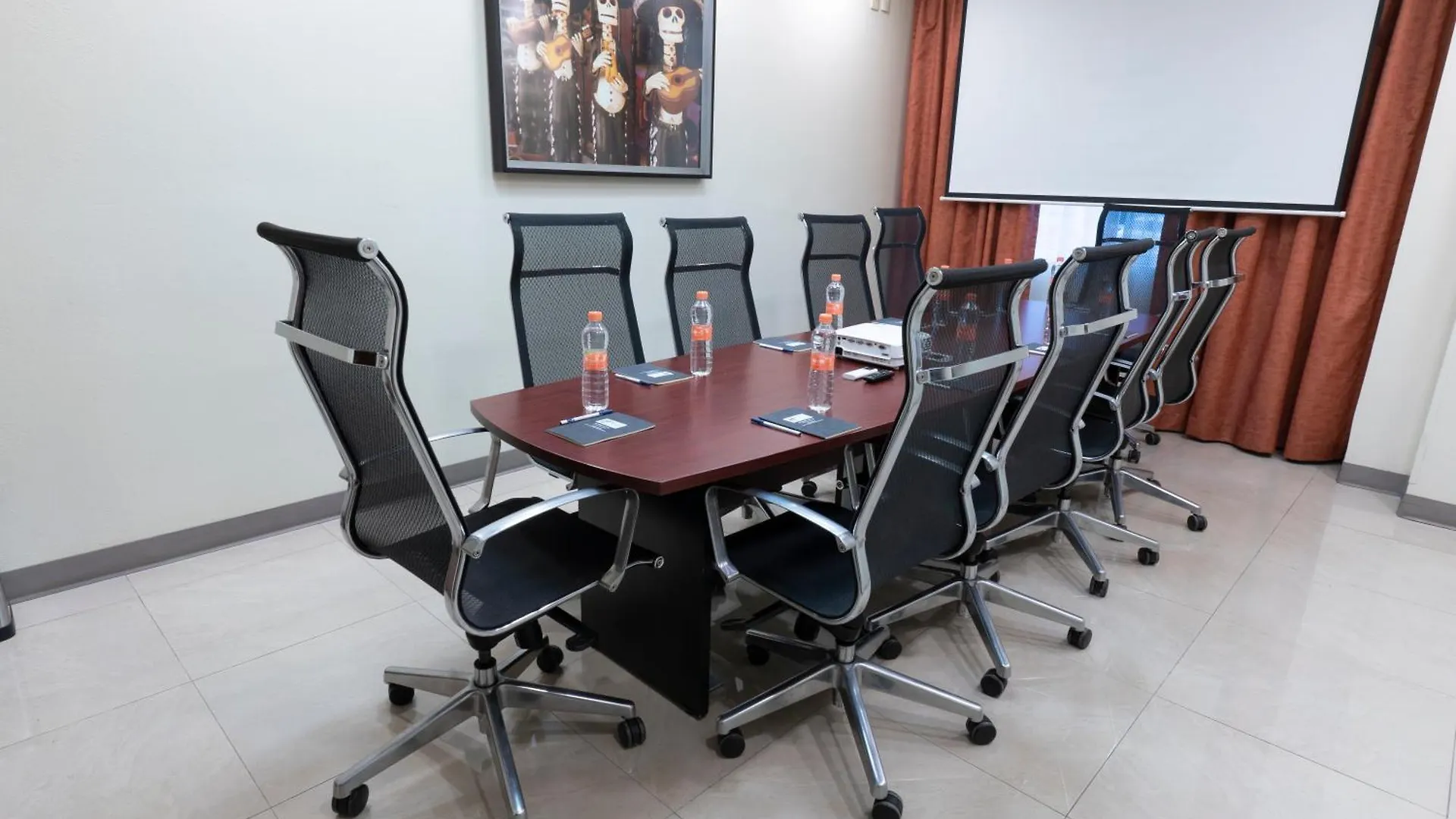 Holiday Inn Express Guadalajara Aeropuerto By Ihg Las Pintas Hotel