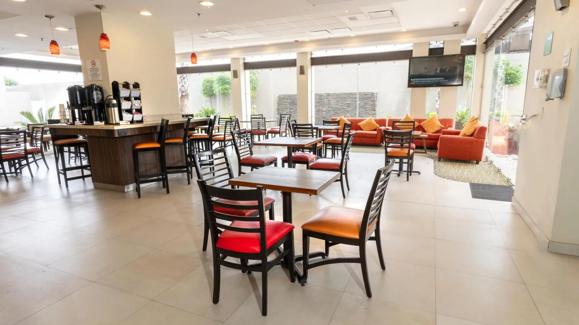 Holiday Inn Express Guadalajara Aeropuerto By Ihg Las Pintas Hotel