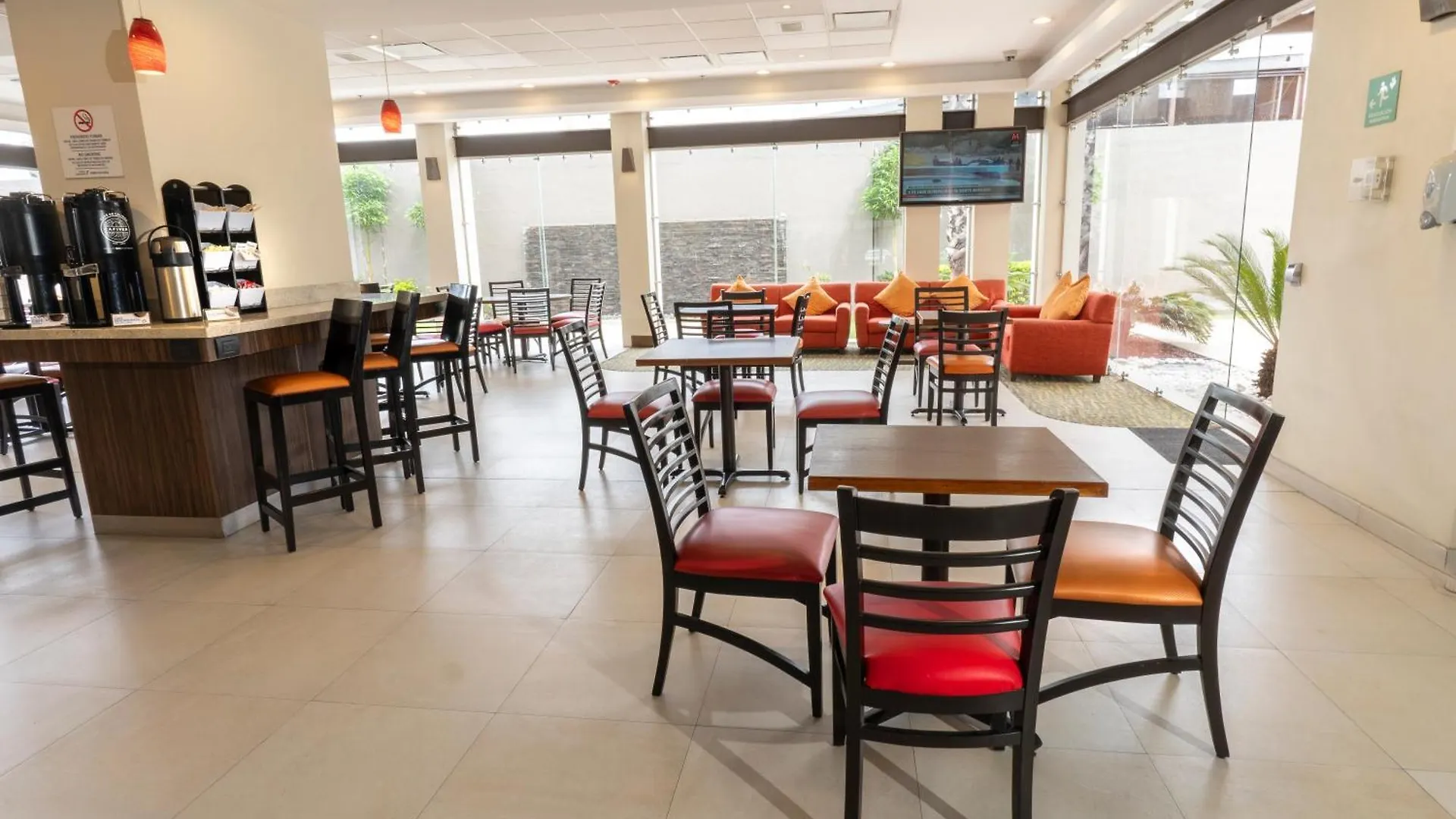 Hotel Holiday Inn Express Guadalajara Aeropuerto By Ihg Las Pintas
