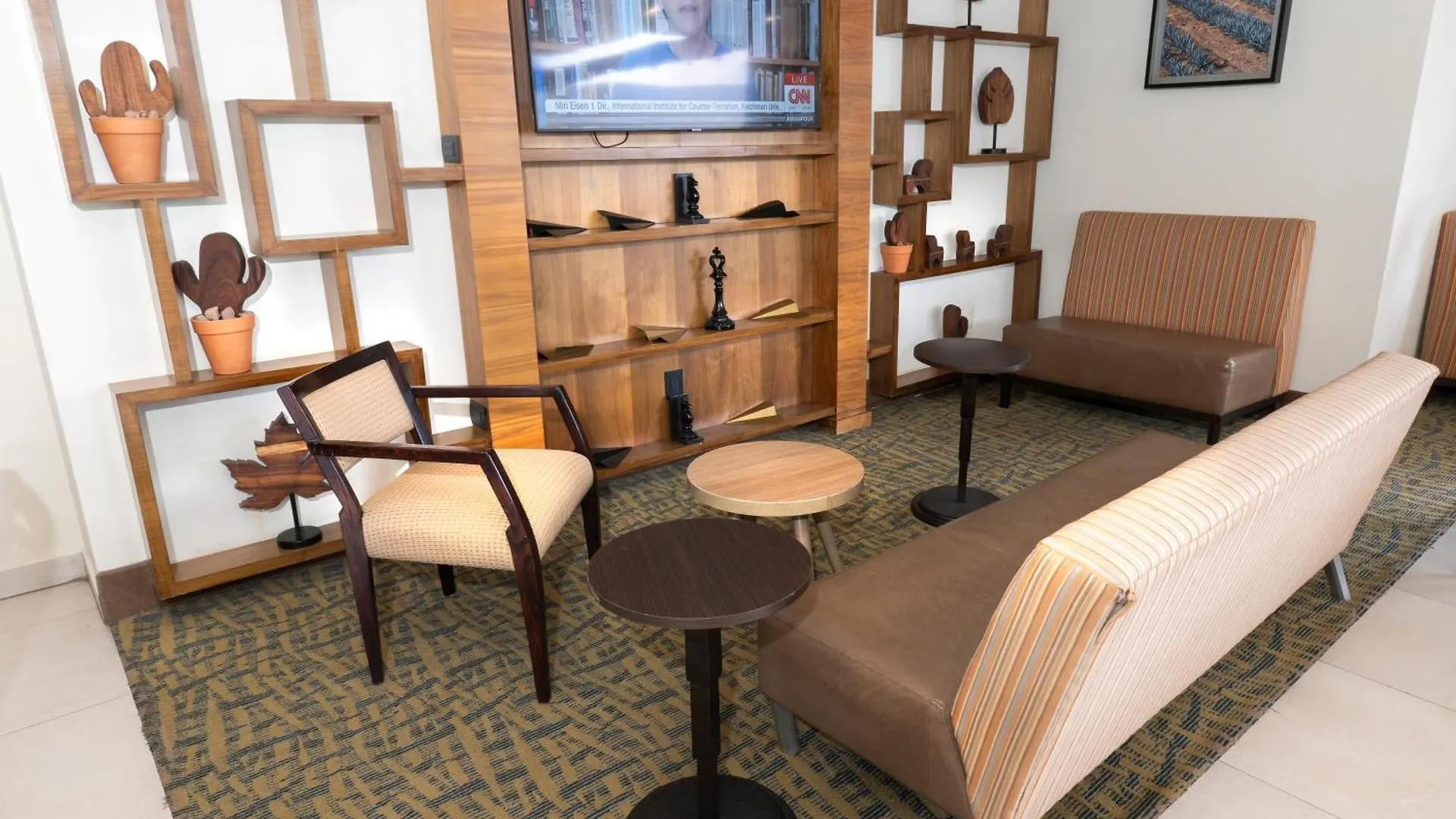Hotel Holiday Inn Express Guadalajara Aeropuerto By Ihg Las Pintas