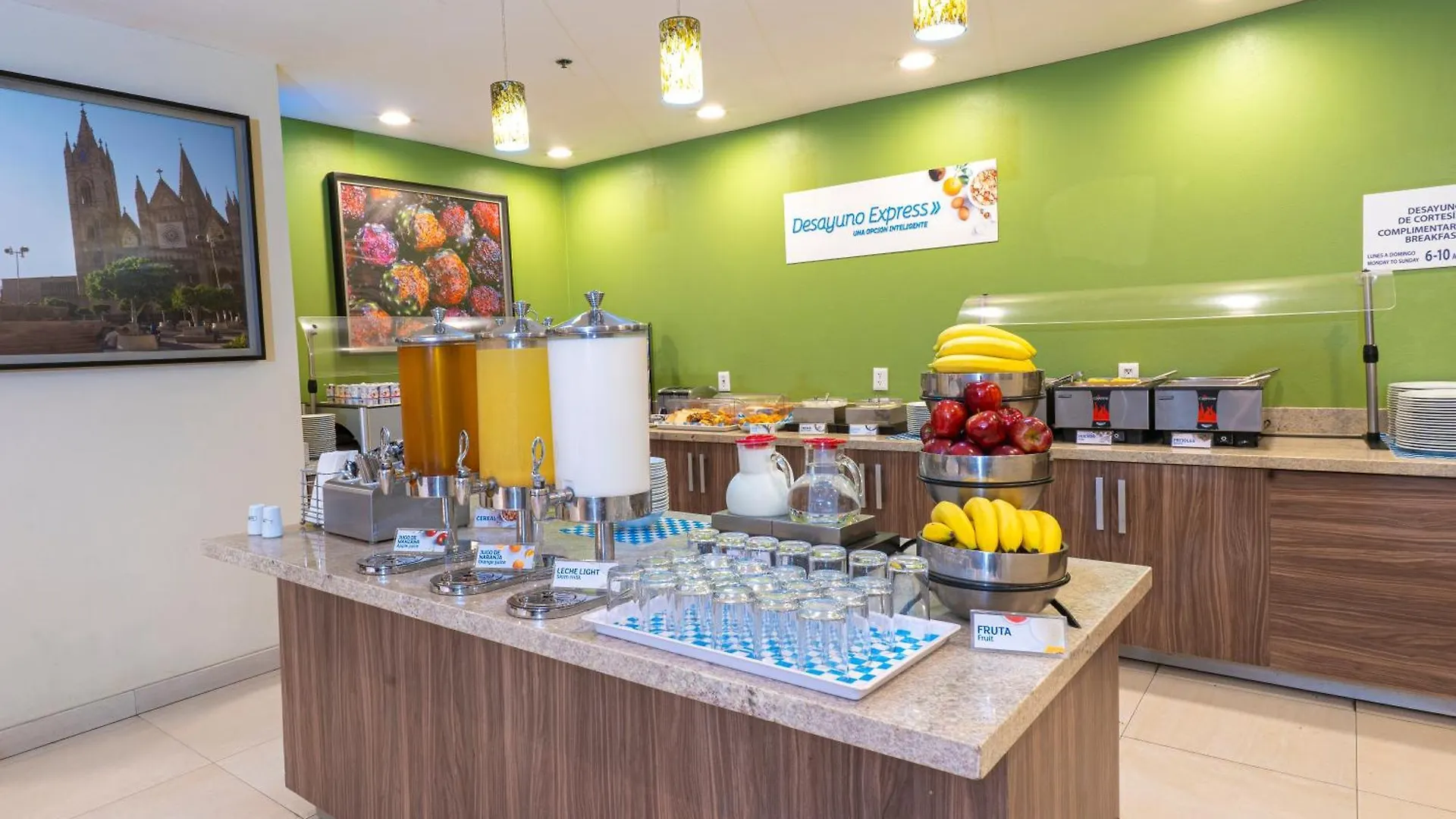 Holiday Inn Express Guadalajara Aeropuerto By Ihg Las Pintas 3*,