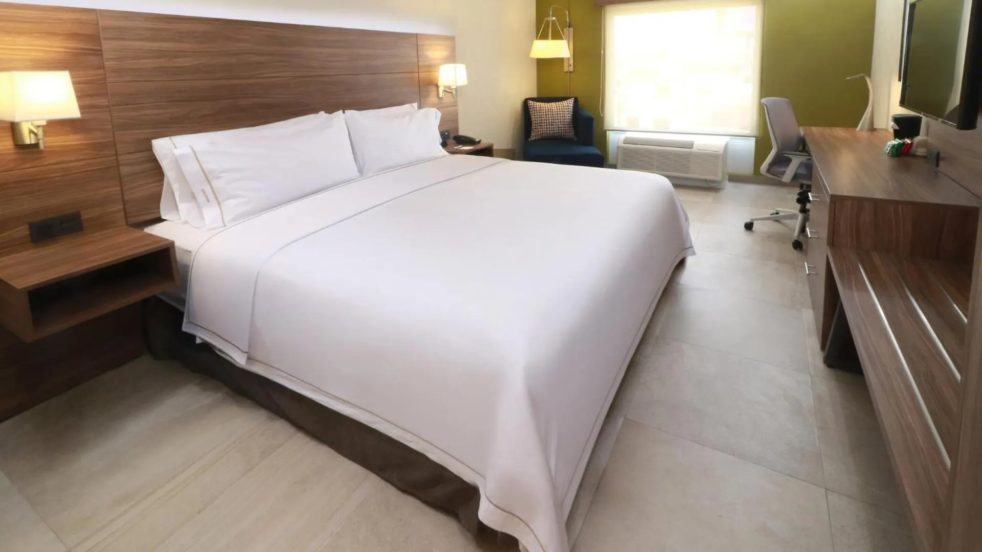 Holiday Inn Express Guadalajara Aeropuerto By Ihg Las Pintas