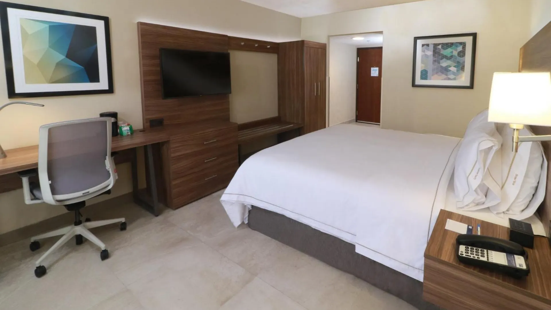 Hotel Holiday Inn Express Guadalajara Aeropuerto By Ihg Las Pintas